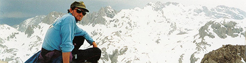 Taken from the top of Horcados Rojos towards the snowfields of Torre Blanca & Llambrión mike skyline